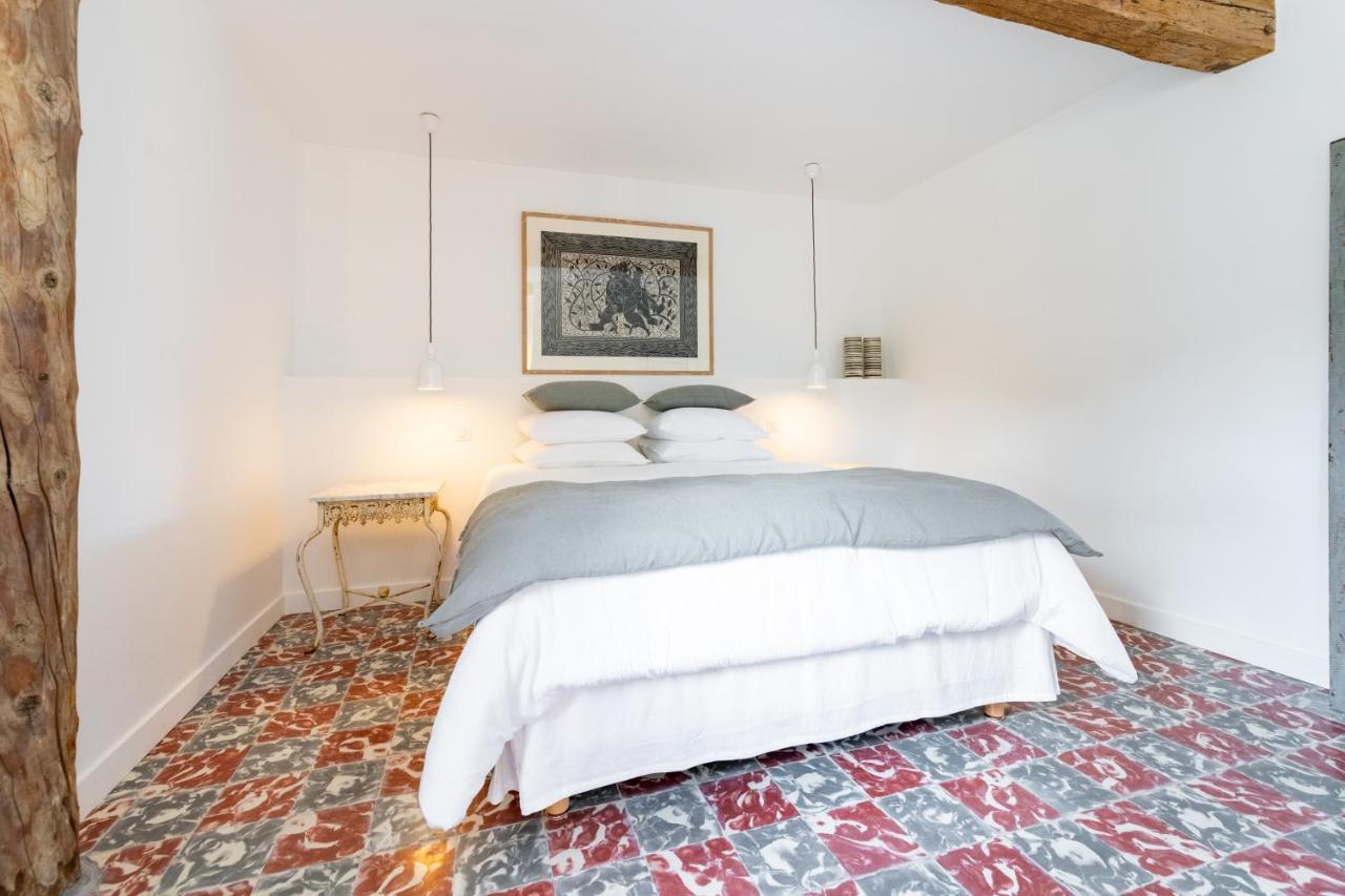 La Cour St Siffret- Uzes Panzió Saint-Siffret Kültér fotó